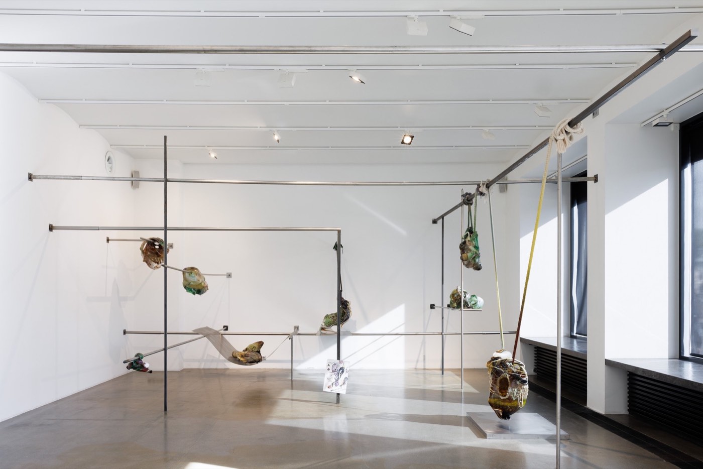 Marina Gisich Gallery, St. Petersburg, Virkeligt Uvirkeligt, installation view